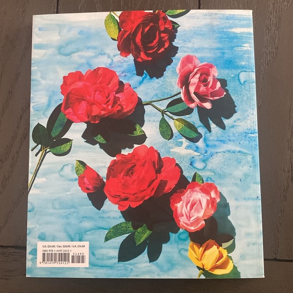 The exquisite book of paper flower transformations by artist Livia Cetti - Picture 2 of 9